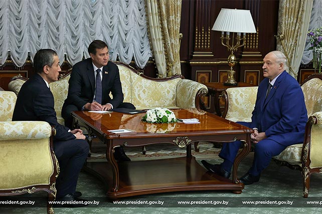 Лукашенко обсудил с послом Узбекистана подготовку визита Мирзиёева