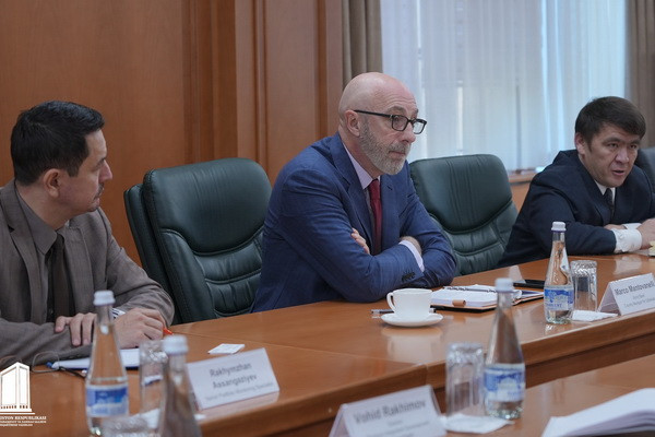 First Deputy Minister of Economic Development and Poverty Reduction holds meeting with the representatives of World Bank