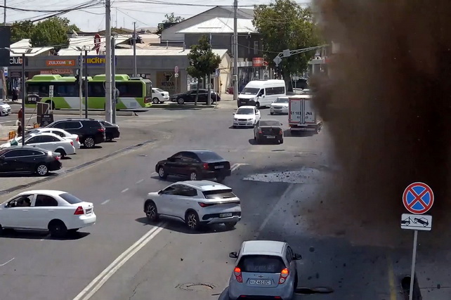 Major Water Pipeline Bursts on Farabi Street in Tashkent