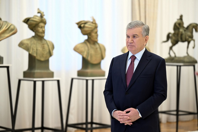 Мирзиёев рассмотрел проекты памятника Бабуру