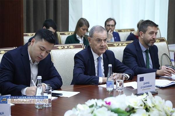 A meeting was held at the Central Bank with delegations of the European Union, USA and Great Britain