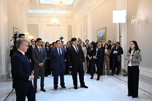 President Reviews Winning Projects of the President Tech Award Competition