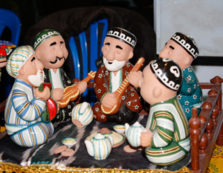 Gulnara Karimova hands over awards, grants to craftsmen