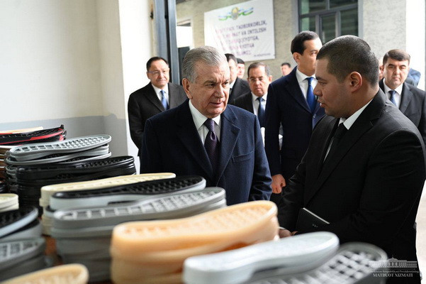 President visits new industrial zone in Namangan