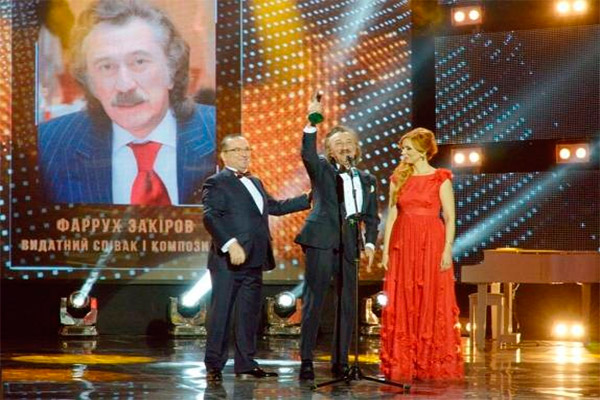 Farrukh Zakirov receives Person of the Year award