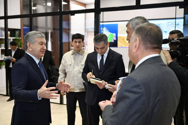 Mirziyoyev Reviews Digital Control Center at AGMK