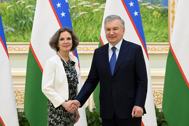 Shavkat Mirziyoyev Awards French Ambassador Aurélia Bouchez the Order of “Dostlik”