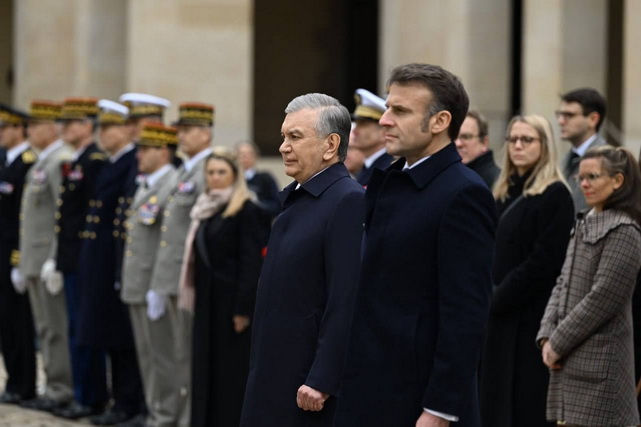Official welcoming ceremony for the President of Uzbekistan takes place in Paris