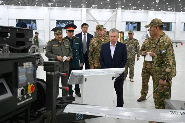 Олий Бош Қўмондон ҳарбий қисмдаги шароитларни кўздан кечирди