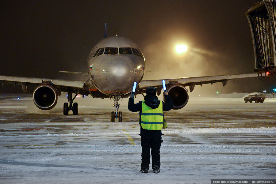 Planes from Minsk and Baku left for an alternate airfield in Samarkand due to bad weather