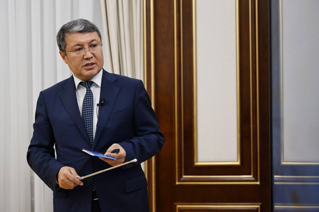 President Reviews Plans for Developing Intellectual Property, Archival Work and Legal Education