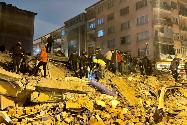 Powerful earthquake hits Turkey: highest alert level declared