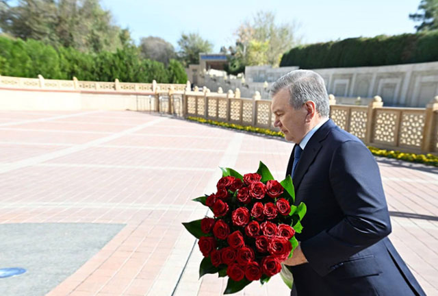 Mirziyoyev Pays Tribute to Islam Karimov in Samarkand
