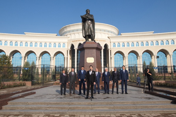 В Ташкенте проходит выставка, посвященная творчеству великого казахского писателя Абая