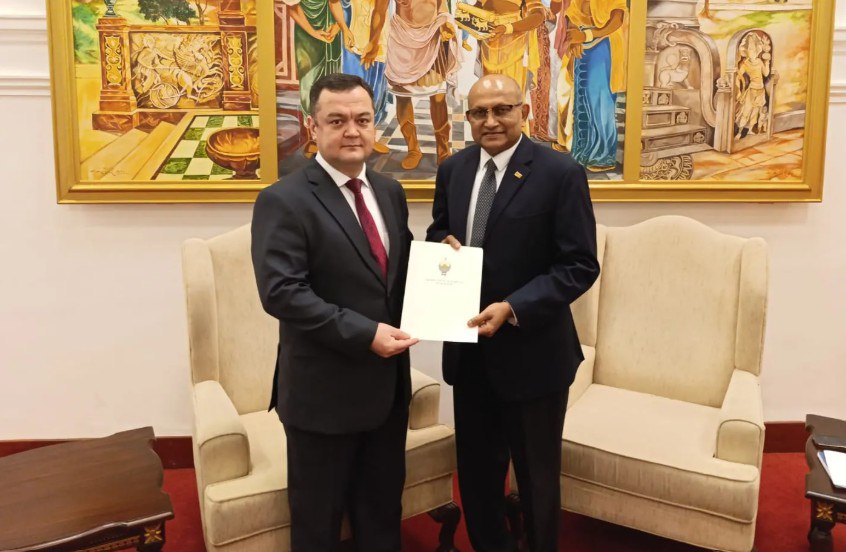 Uzbekistan’s First Ambassador Presents Credentials to President of Sri Lanka