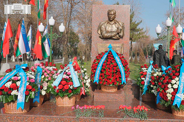 Bas-relief to writer Chingiz Aitmatov erected in the capital