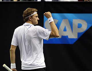 Denis Istomin beats Benneteau to advance SAP Open final