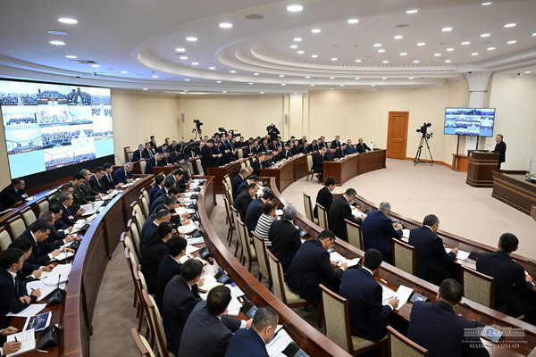 Макроиқтисодий барқарорлик ва иқтисодий ривожланишни таъминлаш бўйича устувор вазифалар муҳокама қилинди