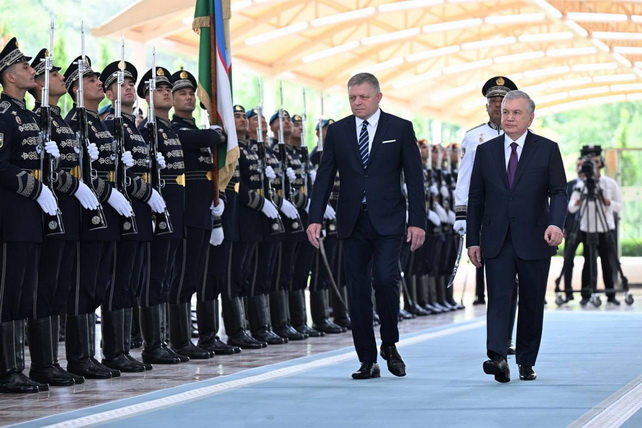 Official Welcome Ceremony Held for Prime Minister of Slovakia