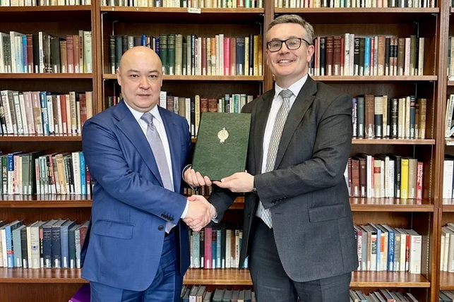 Ambassador of Uzbekistan to Ireland Presents Copies of Credentials
