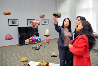 Exhibition “I embroider skullcap with silk and gold threads” opens in Tashkent
