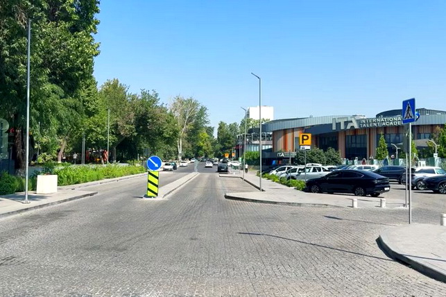 A barrier-free pedestrian zone has been completed on Uzbekiston Ovozi Street in Tashkent