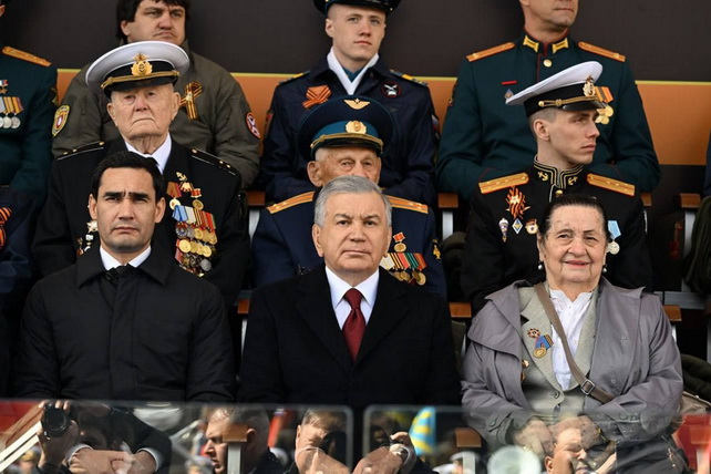 Shavkat Mirziyoyev attends Victory Day Parade on Red Square