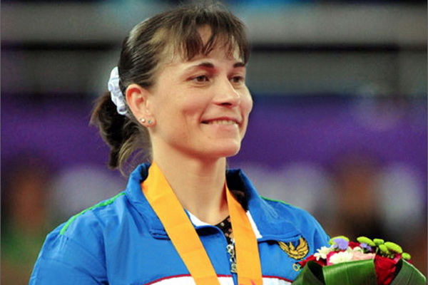 Oksana Chusovitina wins a silver medal at the World Cup in Melbourne