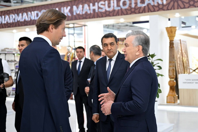 Мирзиёев посетил центр инвесторов в Фергане