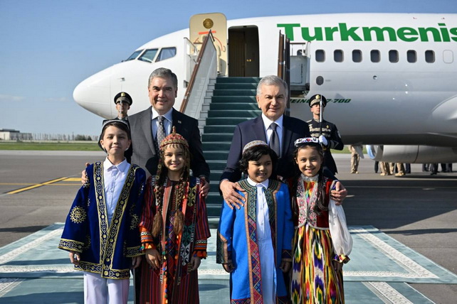 Gurbanguly Berdymukhammedov arrives in Uzbekistan on official visit