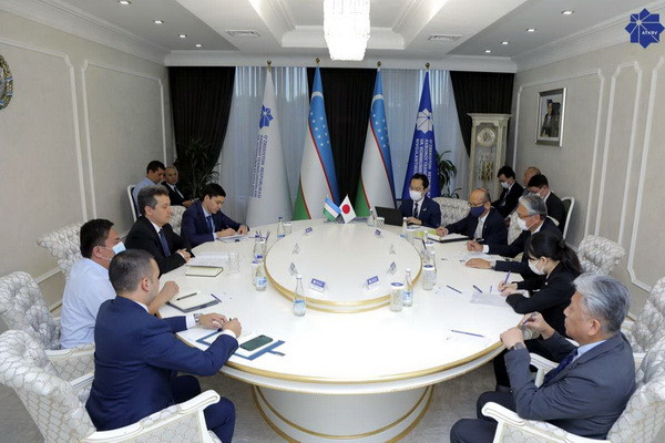The Minister of ICT holds a meeting with a member of the House of the Parliament of Japan