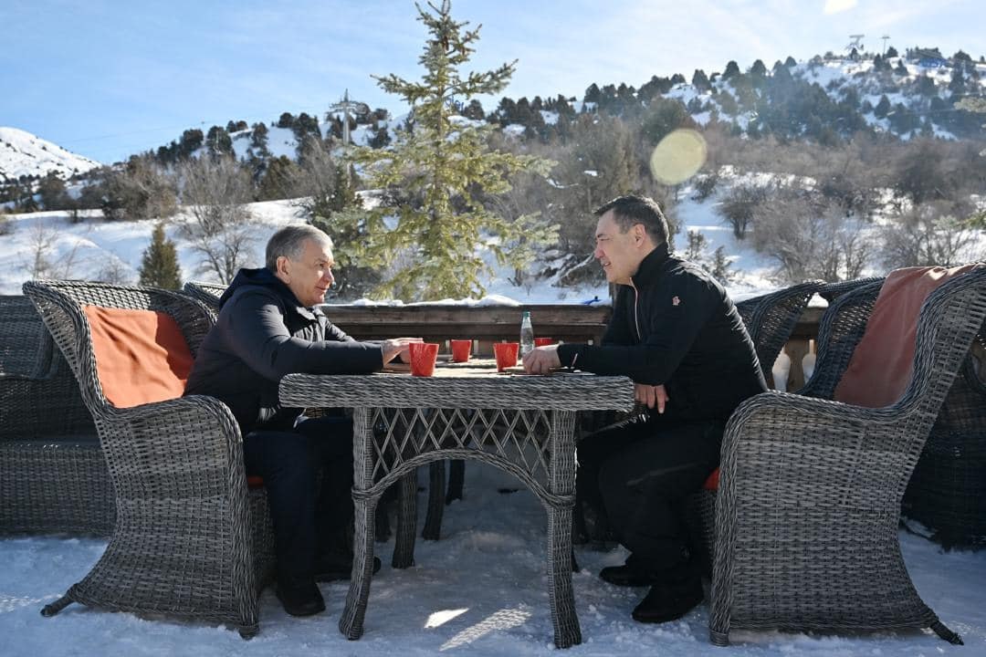 An informal meeting between the leaders of Uzbekistan and Kyrgyzstan takes place