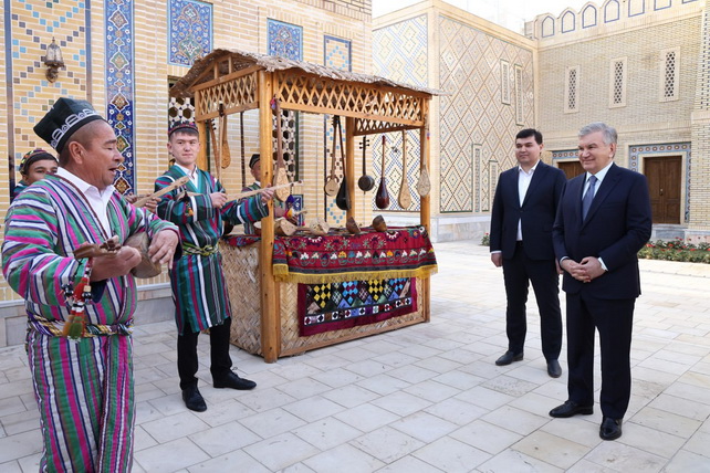 Prezidentimiz Termizdagi etnoshaharchani koʻzdan kechirdi