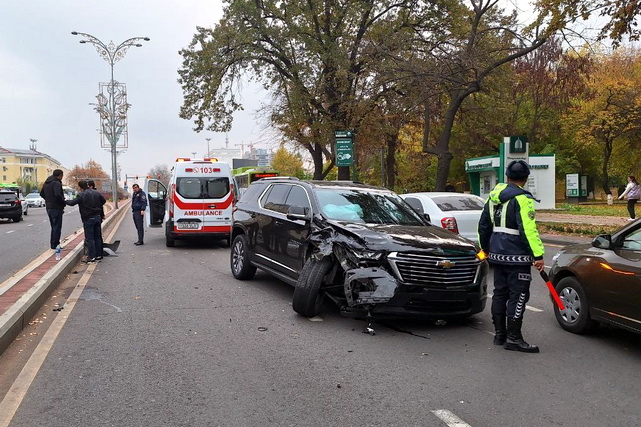Тошкентда 15 авто иштирокида ЙТҲ: ҳайдовчи шифохонага олинди