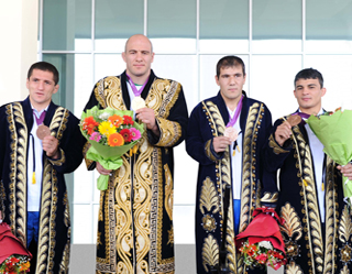 Uzbek athletes return home from London