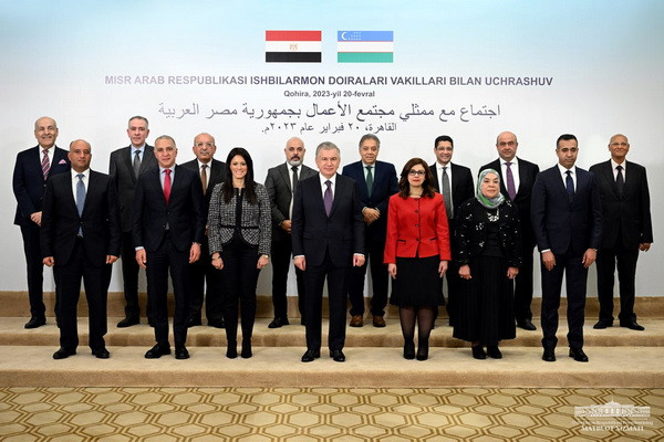 President of Uzbekistan meets with Egyptian businesspeople