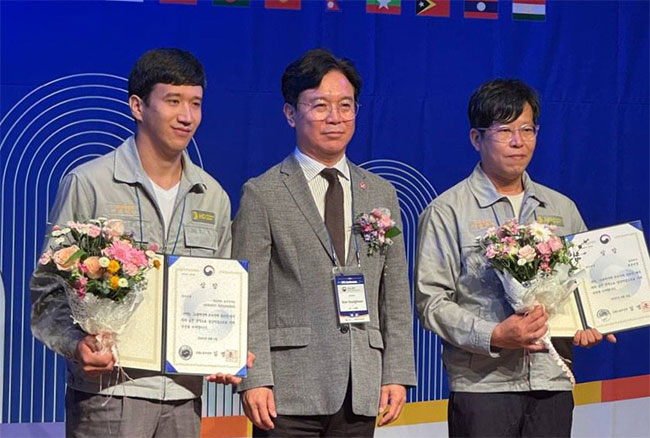 Uzbek Citizen Khojiakbar Akbarov Named Best Foreign Worker in South Korea