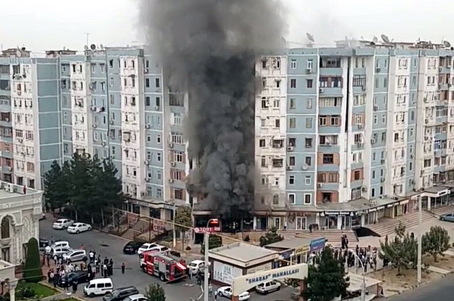 В Ташкенте ликвидирован пожар в магазине одежды