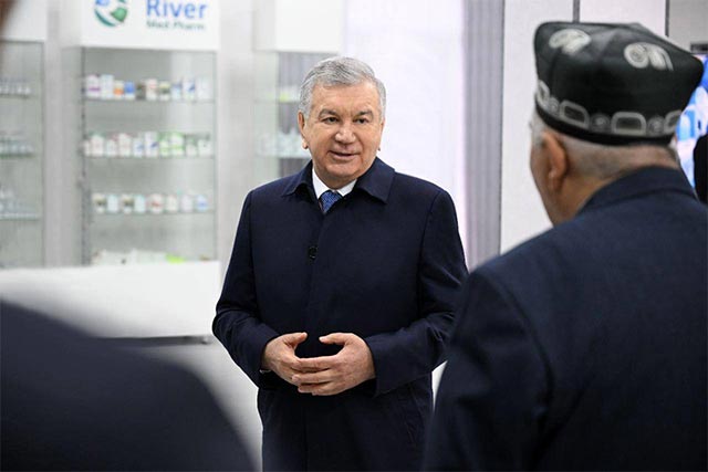 Uzbek President Begins Visit to Syrdarya Region