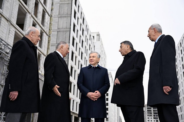 Mirziyoyev Reviews “Sharq Bahori” Residential Complex in New Tashkent