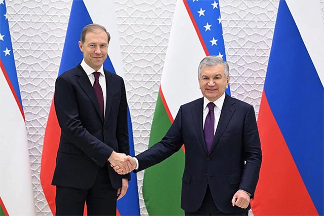 President of Uzbekistan Meets Russian Delegation