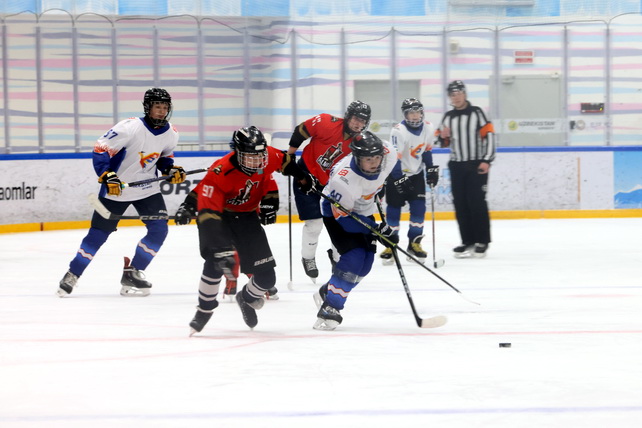 Uzbekistan Youth Hockey Championship Kicks Off in Tashkent