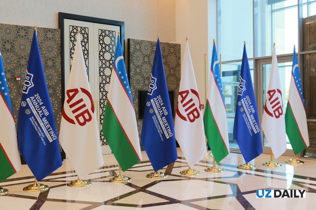 Shavkat Mirziyoyev arrives in Samarkand for the Annual Meeting of the AIIB Board of Governors