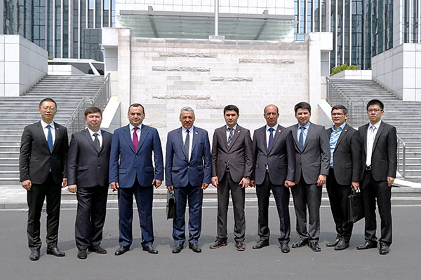 Delegation of Uzbekistan visits Huawei headquarters