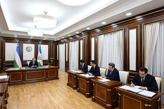 Mirziyoyev Orders Modernization of Uzbekistan’s Labor Migration System
