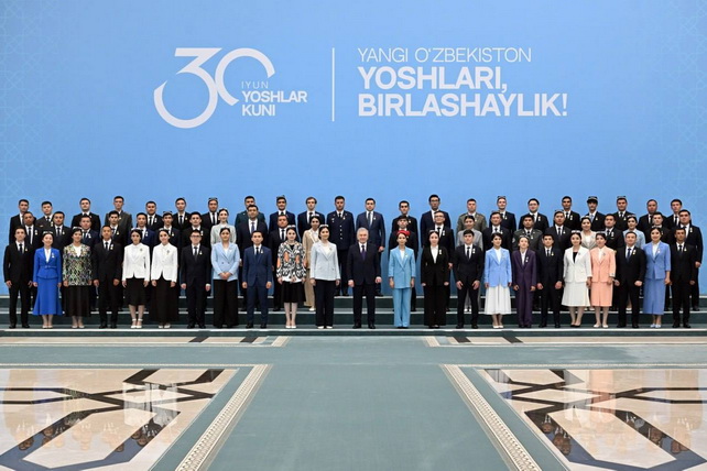 Shavkat Mirziyoyev Honors Outstanding Young Uzbeks on Youth Day
