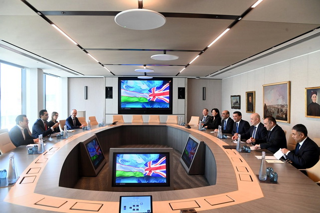 Bakhtiyor Saidov Discusses Financing of Major Projects in Uzbekistan with Standard Chartered CEO