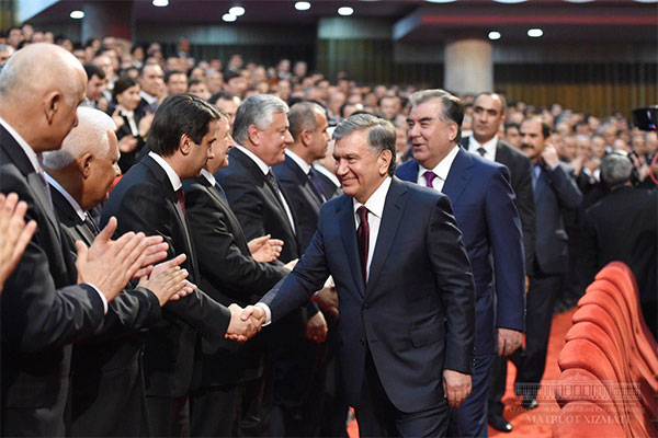A concert takes place with participation of Uzbek and Tajik masters of arts