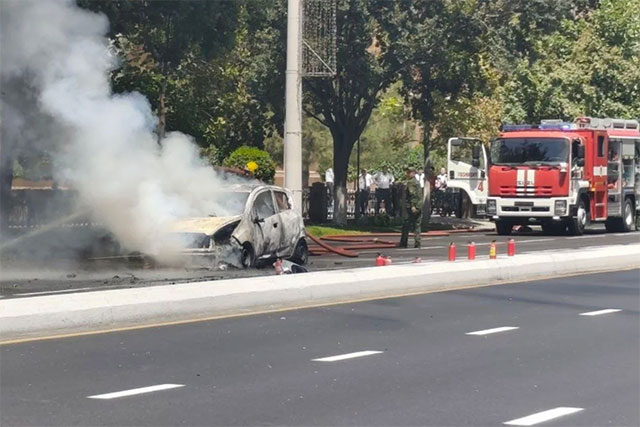 Car Catches Fire in Tashkent
