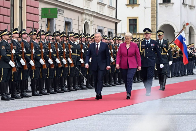 An official welcoming ceremony for the President of Uzbekistan takes place in Ljubljana